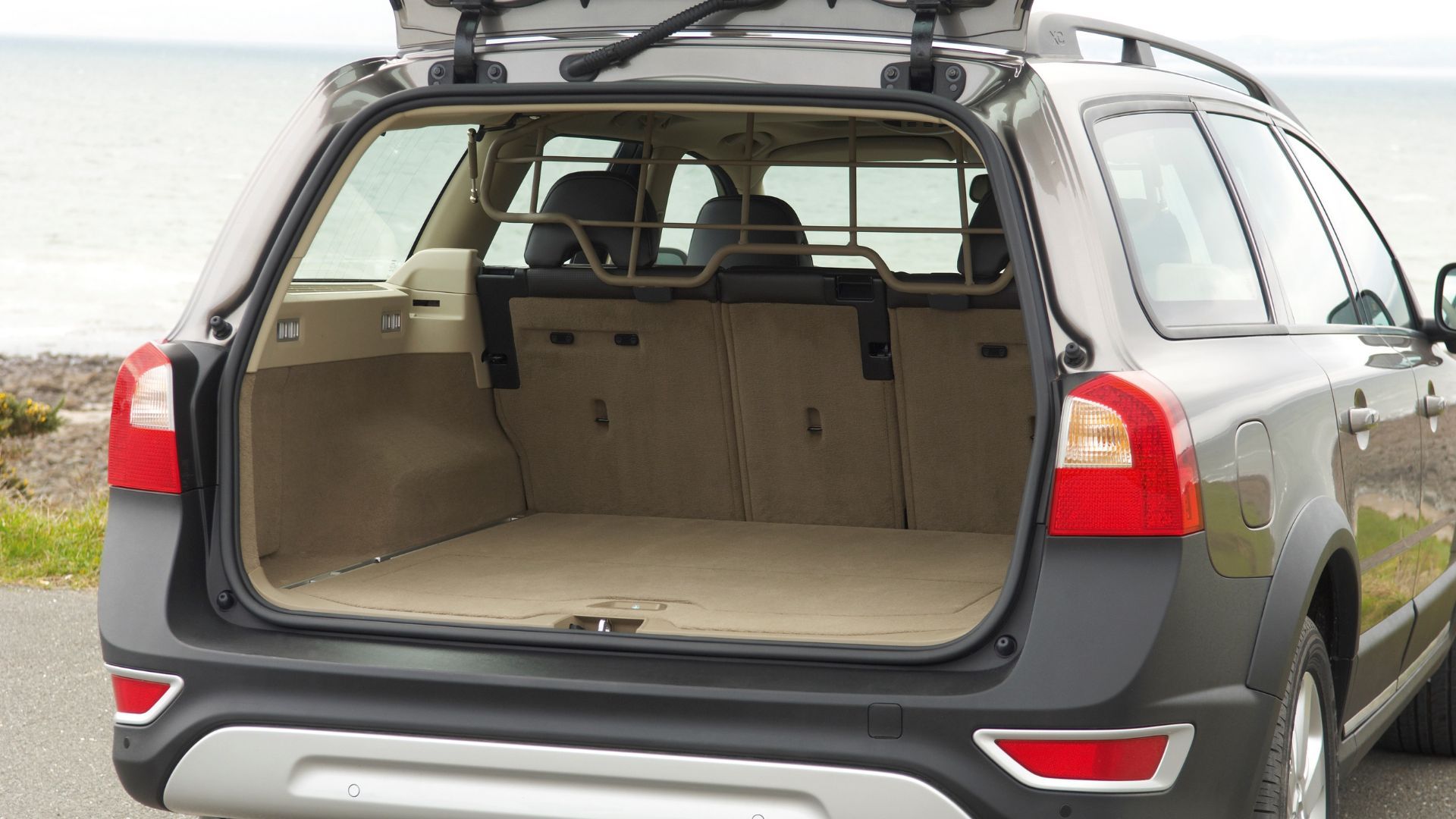 Volvo XC70: The Dependable and Practical Off-Road Station Wagon