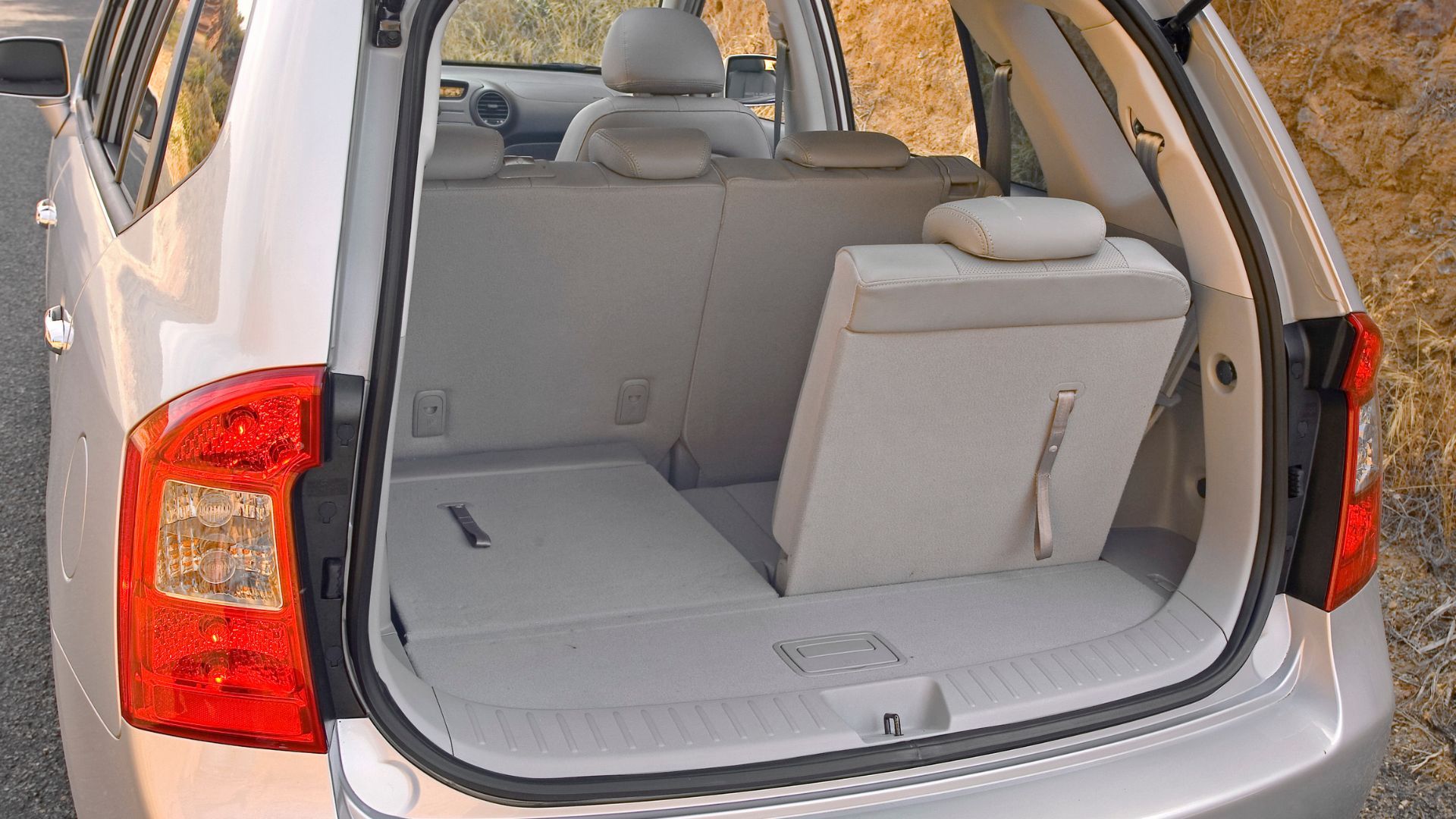 2010 Kia Rondo Pricing, Photos & Specs