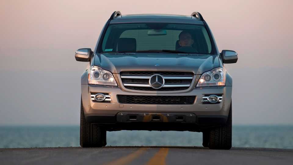 2010 Mercedes-Benz GL-Class Pricing, Photos & Specs