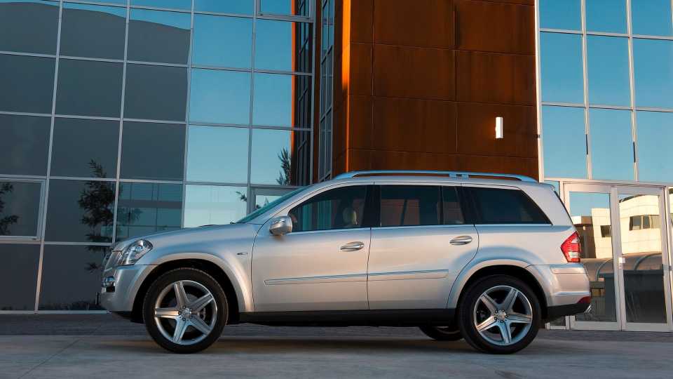 2010 Mercedes-Benz GL-Class Pricing, Photos & Specs