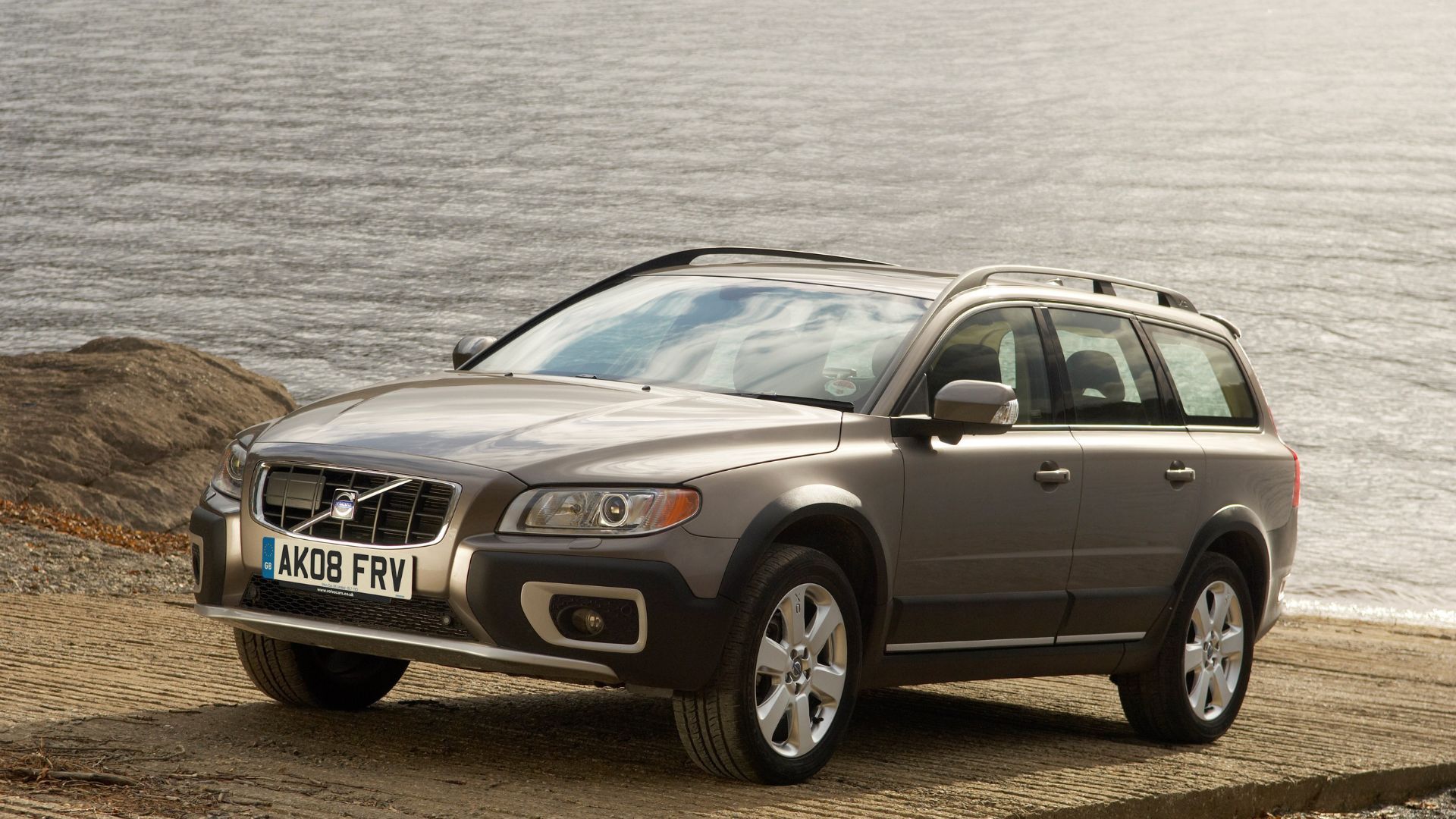 2009 Volvo XC70 Pricing, Photos & Specs