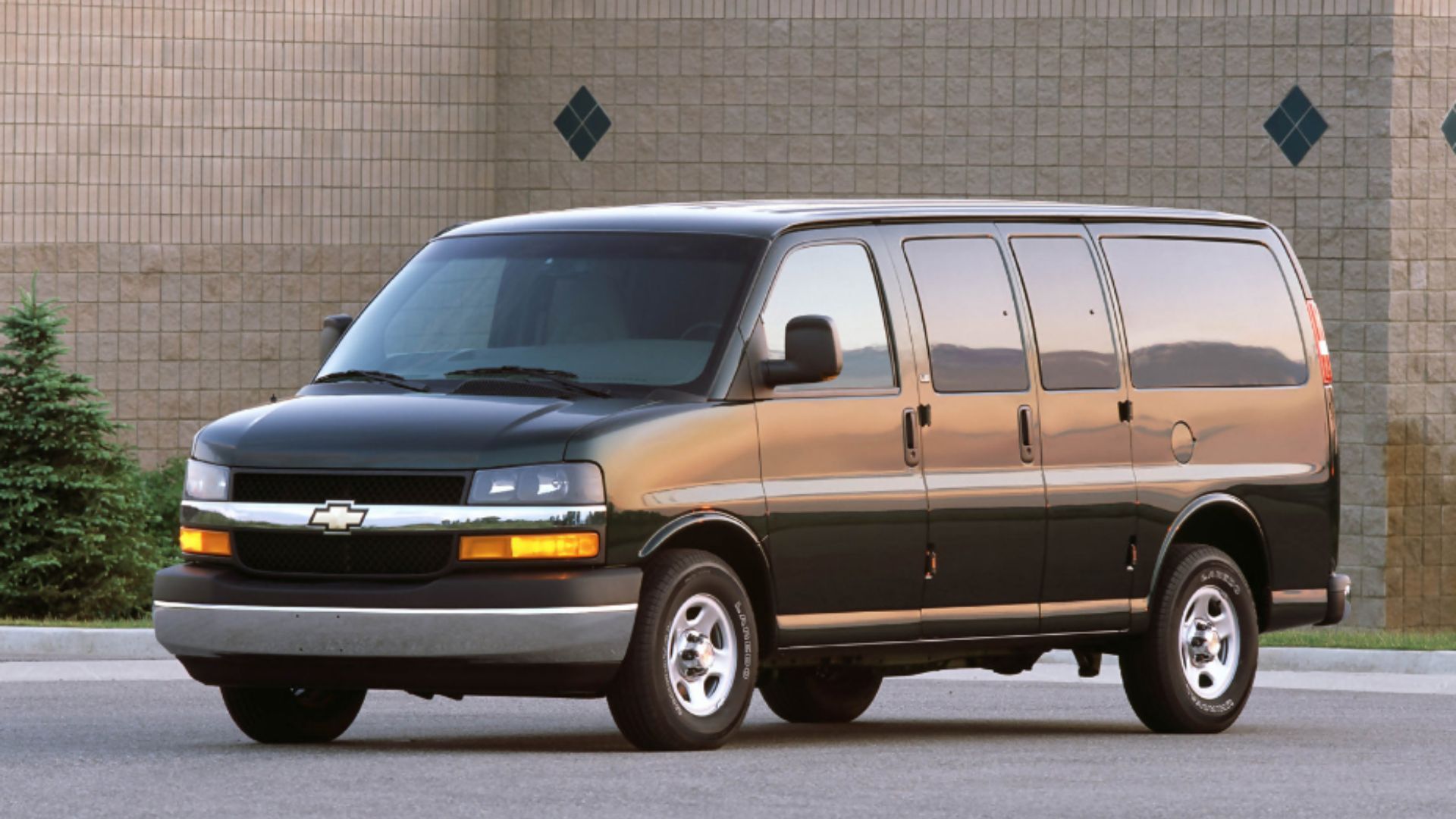 The 2026 Chevrolet Express Configurator Is Live, So Party Like It's 1996
