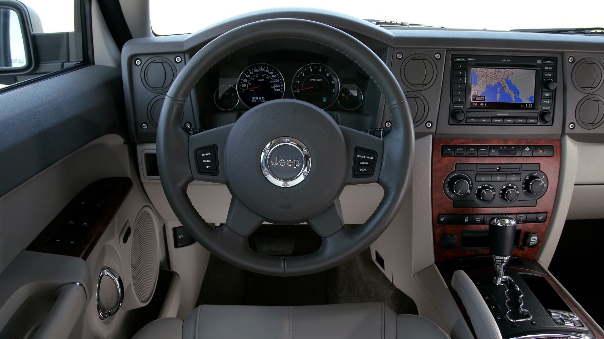 2010 Jeep Commander Overview Pricing, Photos & Specs