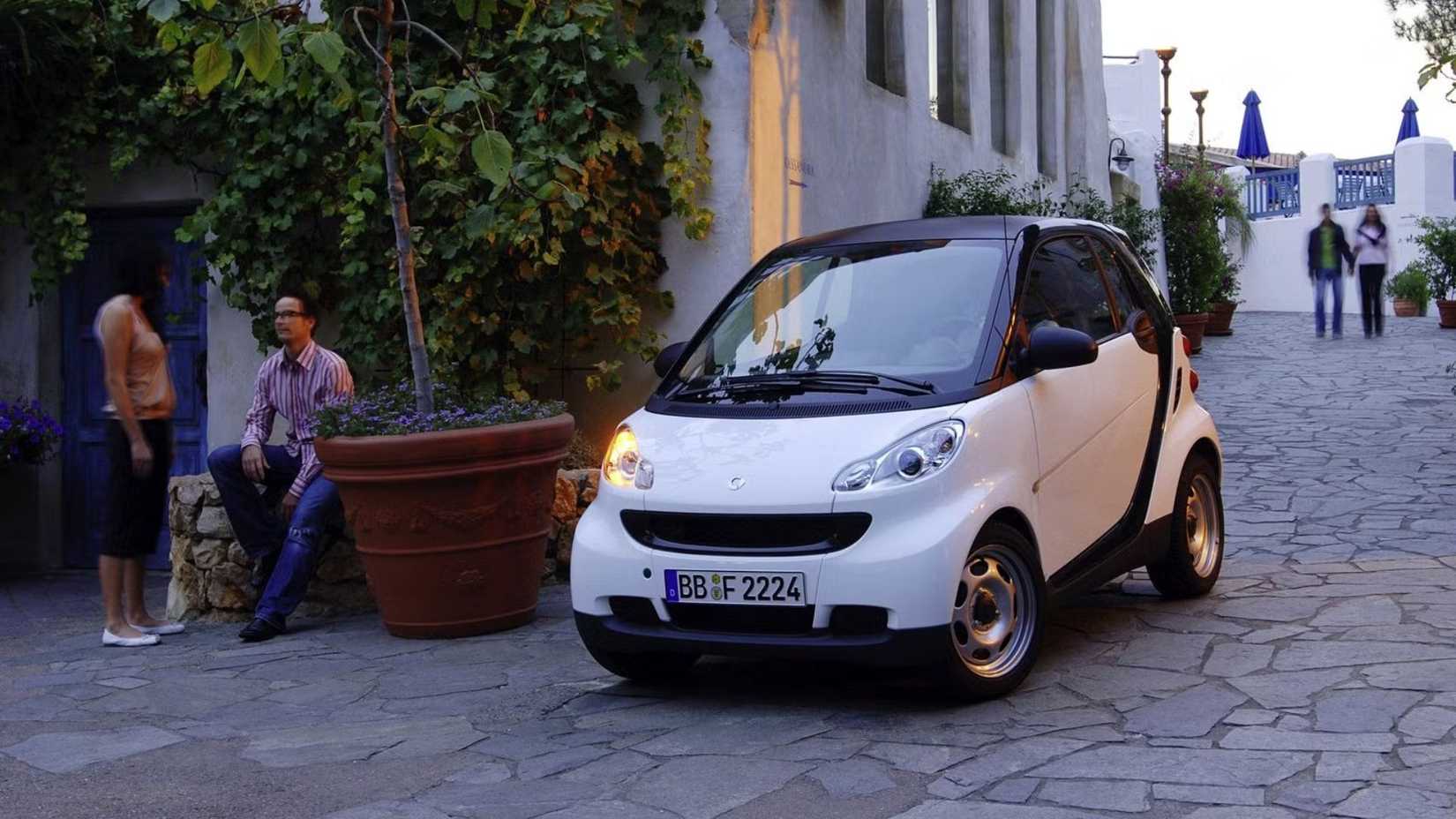 It's A Smart Time To Buy Mercedes-Benz's Smallest Car
