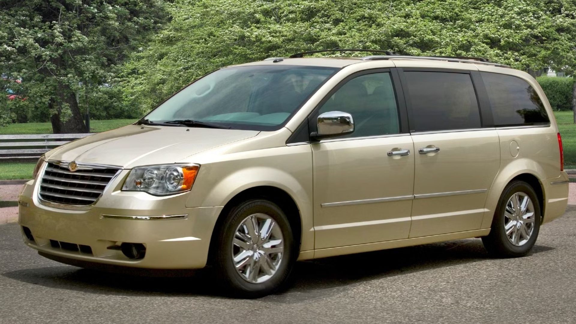 2008 Chrysler Town & Country Pricing, Photos & Specs