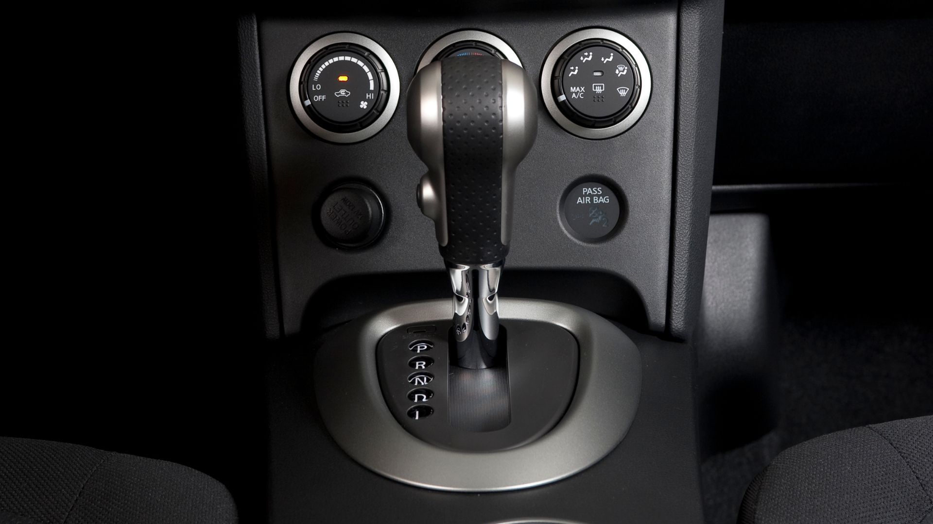 2009 Nissan Rogue Interior Photos