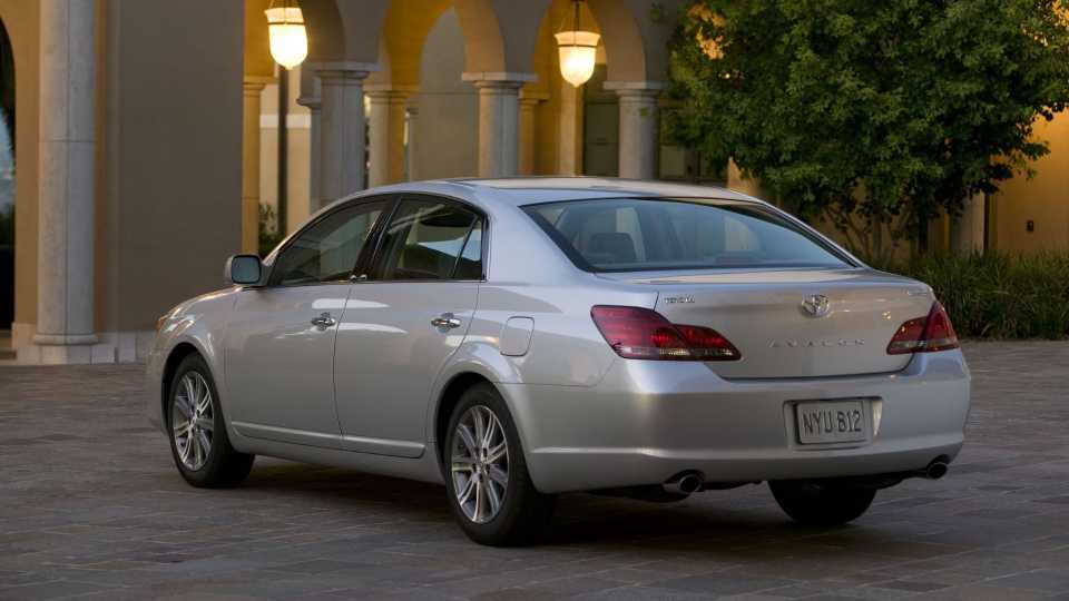 2010 Toyota Avalon Pricing, Photos & Specs