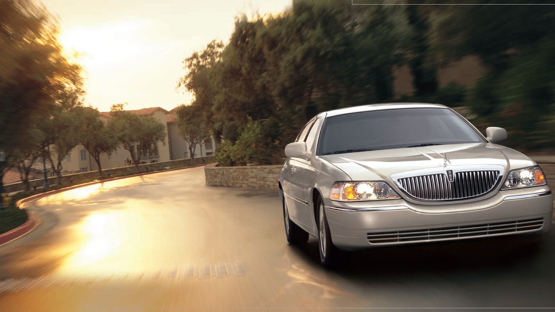 2011 Lincoln Town Car Pricing Photos Specs