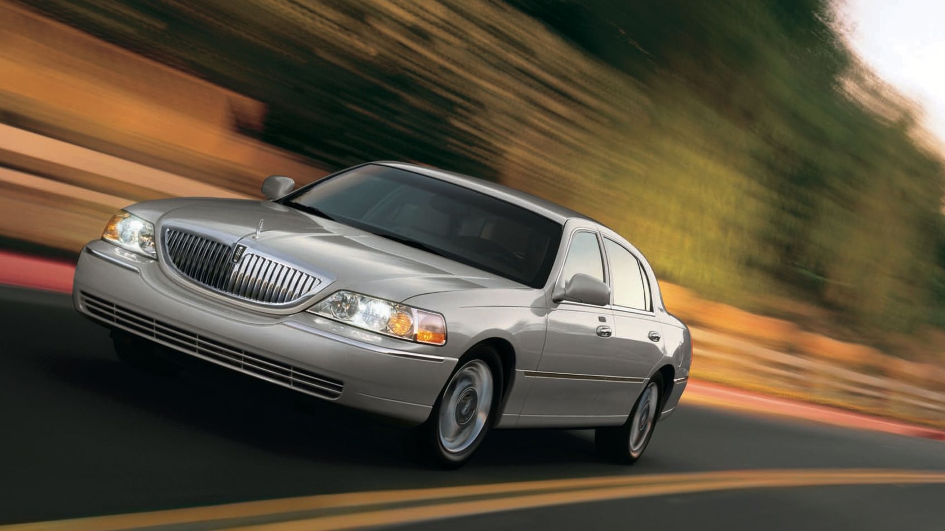 2009 Lincoln Town Car - Overview Pricing, Photos \u0026 Specs, image size:1500x844