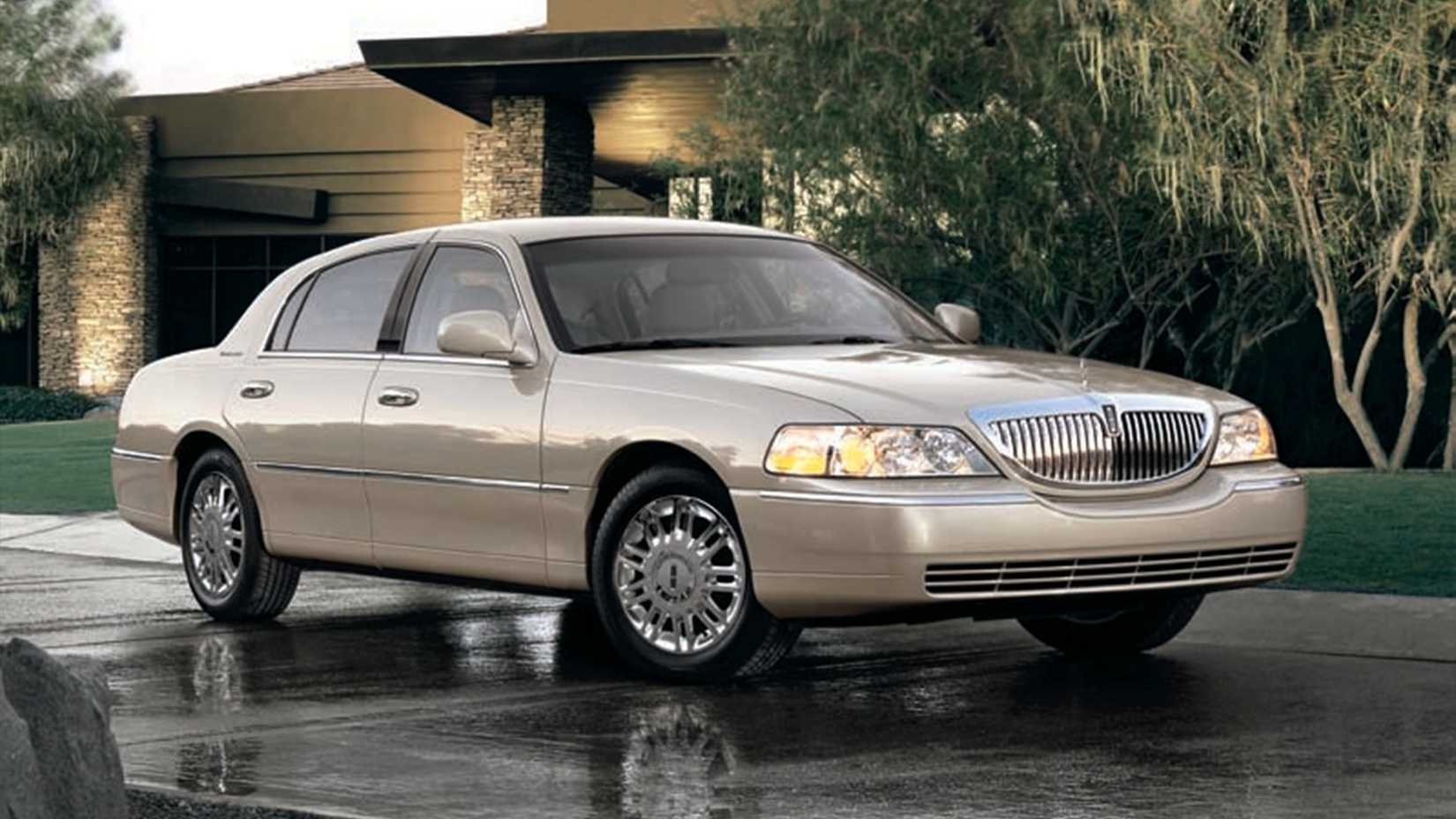 2009 Lincoln Town Car - Overview Pricing, Photos \u0026 Specs, image size:1650x928