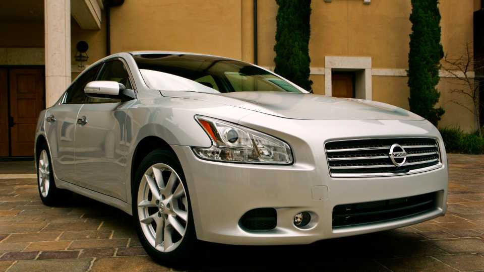 2010 Nissan Maxima Pricing, Photos & Specs
