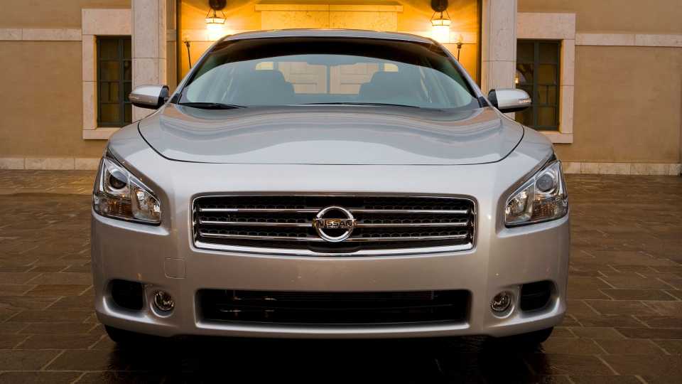 2010 Nissan Maxima Pricing, Photos & Specs