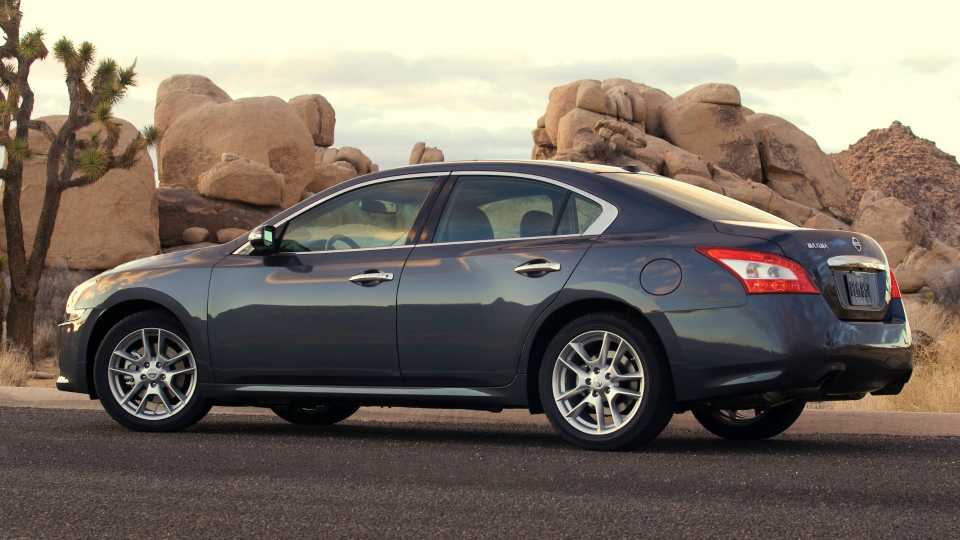 2010 Nissan Maxima Pricing, Photos & Specs