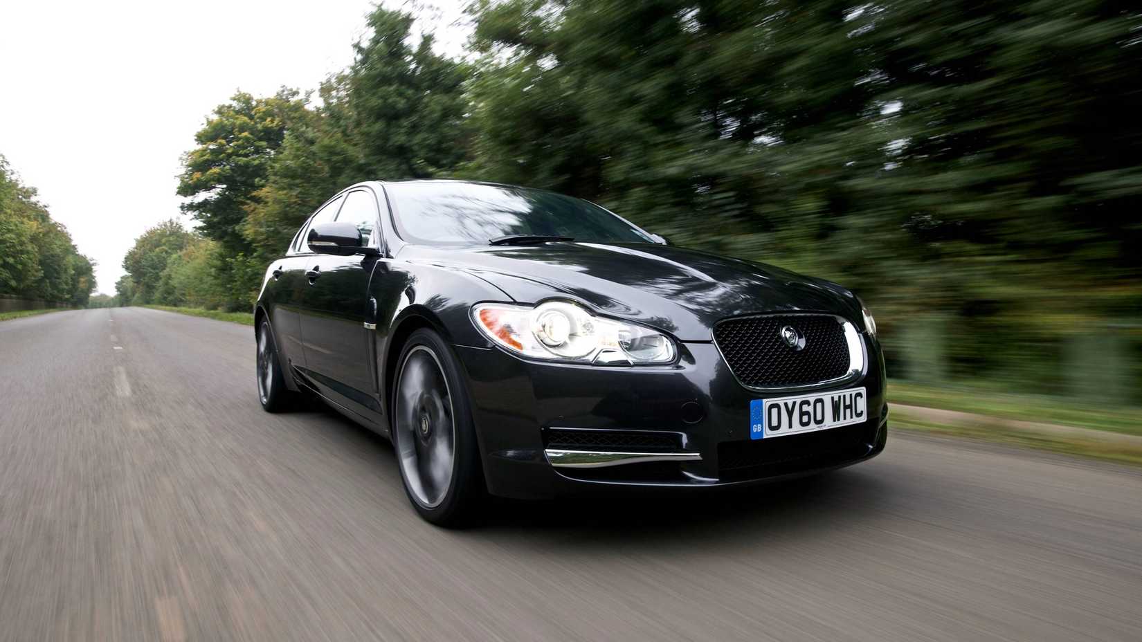 2010 Jaguar XF (22)