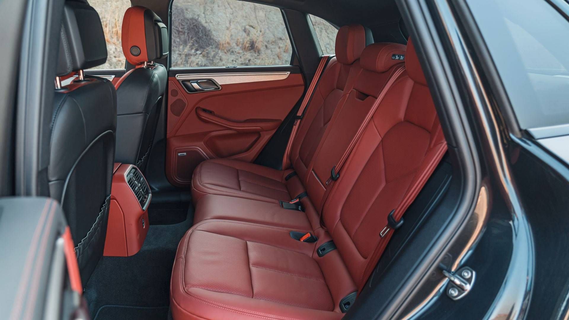 2024 Porsche Macan Interior 