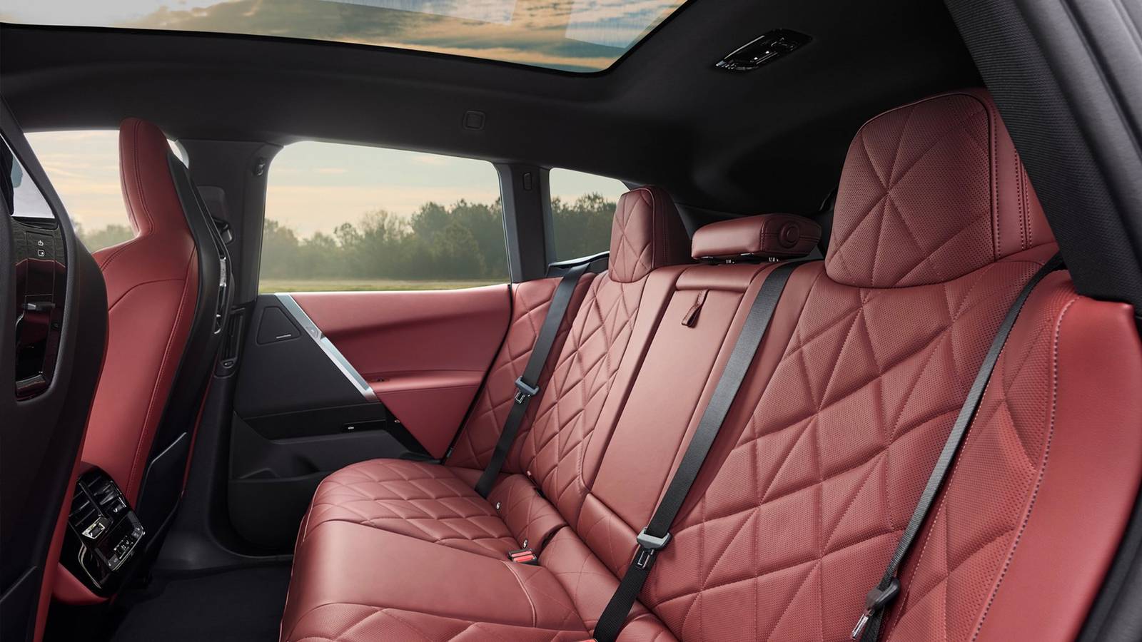 Лучшие 5-местные внедорожники 2026 года для семьи и комфорта