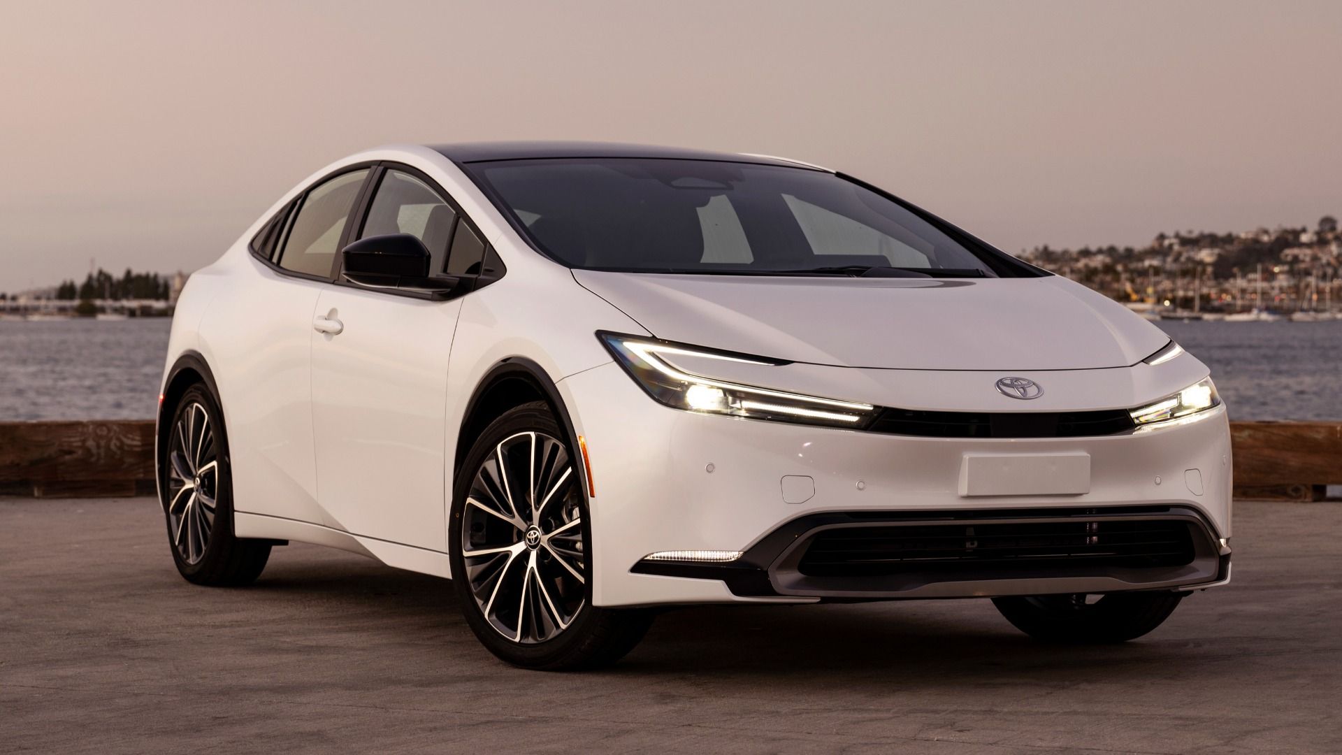 2025 Toyota Prius Photo Gallery: Interior and Exterior