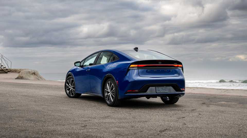 2025 Toyota Prius Photo Gallery: Interior and Exterior