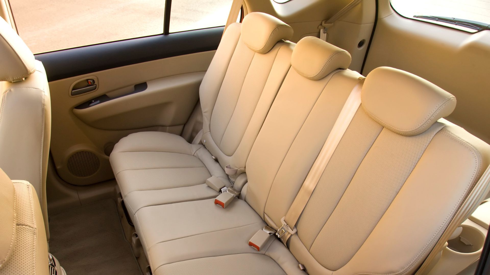2010 Kia Rondo Pricing, Photos & Specs