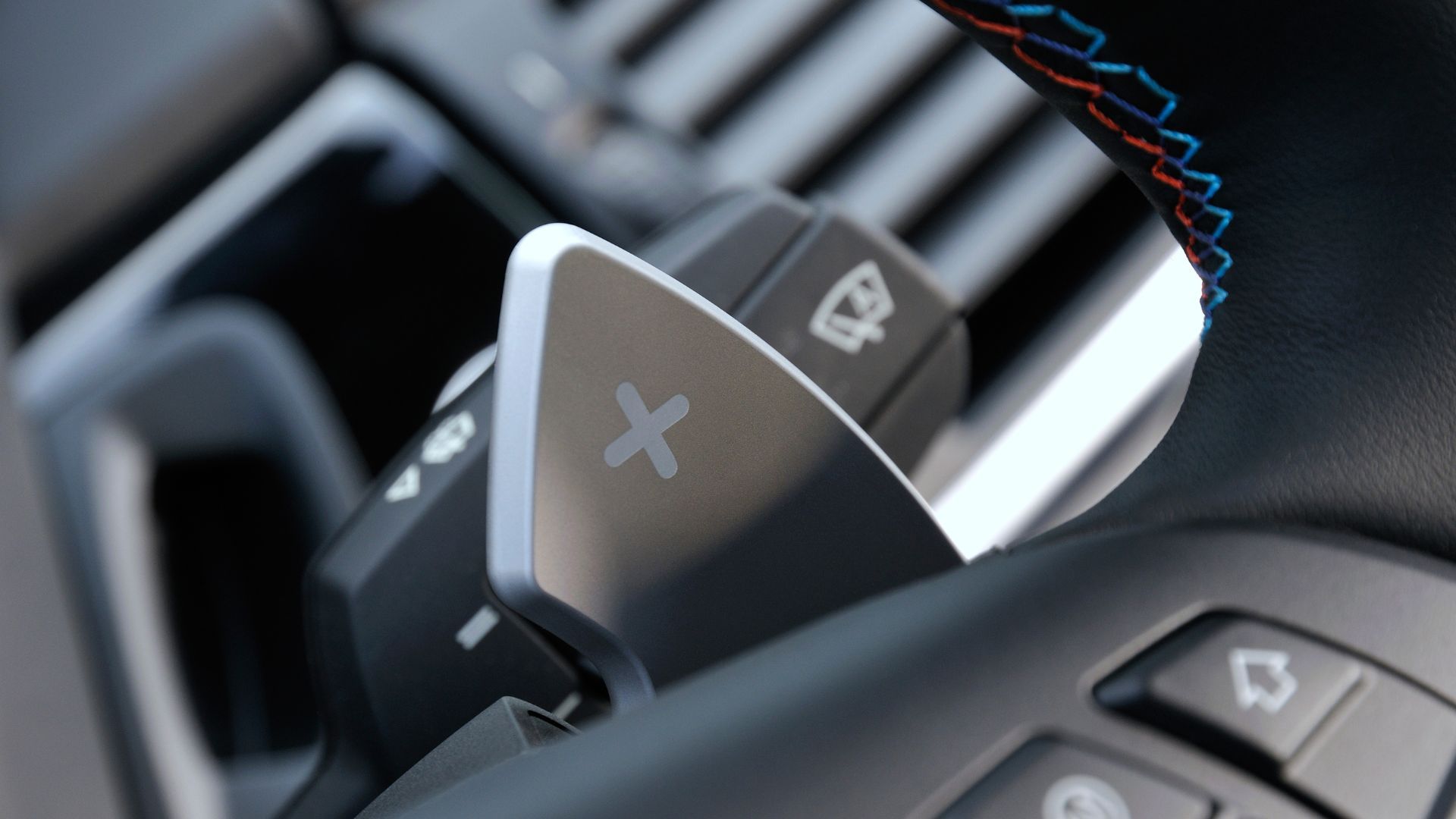 2010 BMW X5 M - paddle shifter