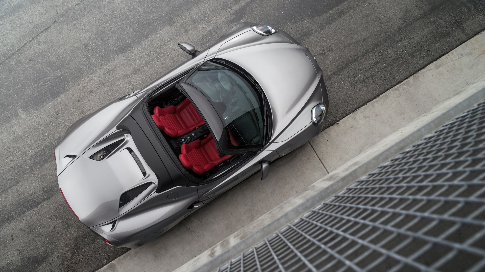 알파 로메오 4C 스파이더는 데일리 카로서는 최악이지만, 훌륭한 투자 대상이다.