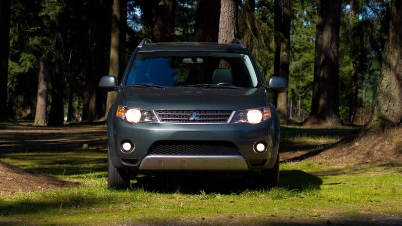 2009 Mitsubishi Outlander Pricing, Photos & Specs