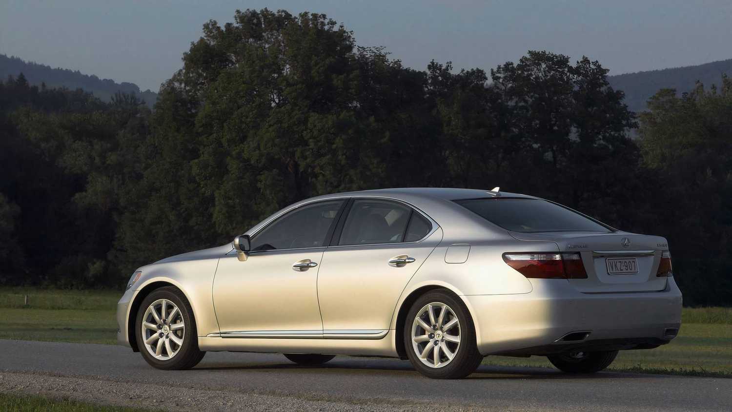 Lexus Ls Rear Side 10 Cheap V8-Powered Luxury Cars That Won't Let You Down