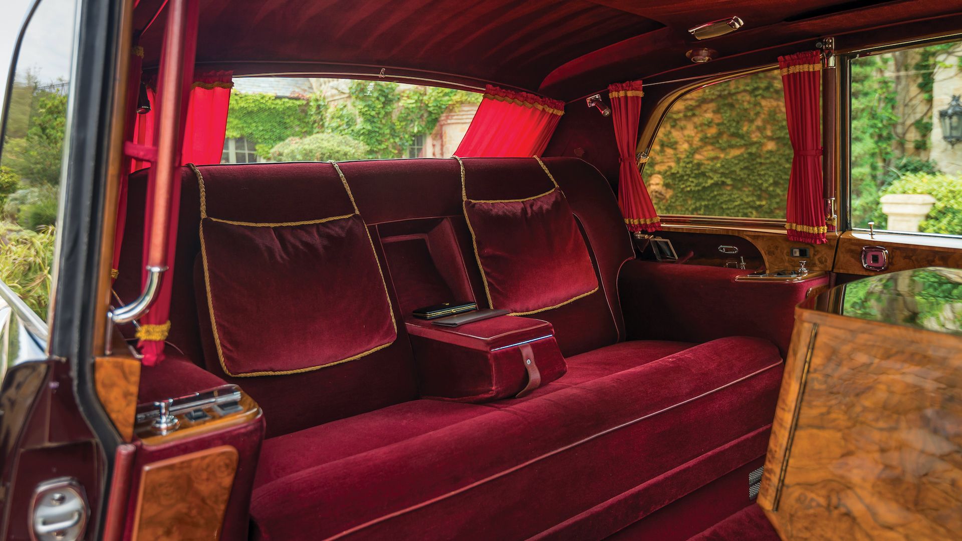 Rolls-Royce Phantom VI by Frua (NEO) 1:43