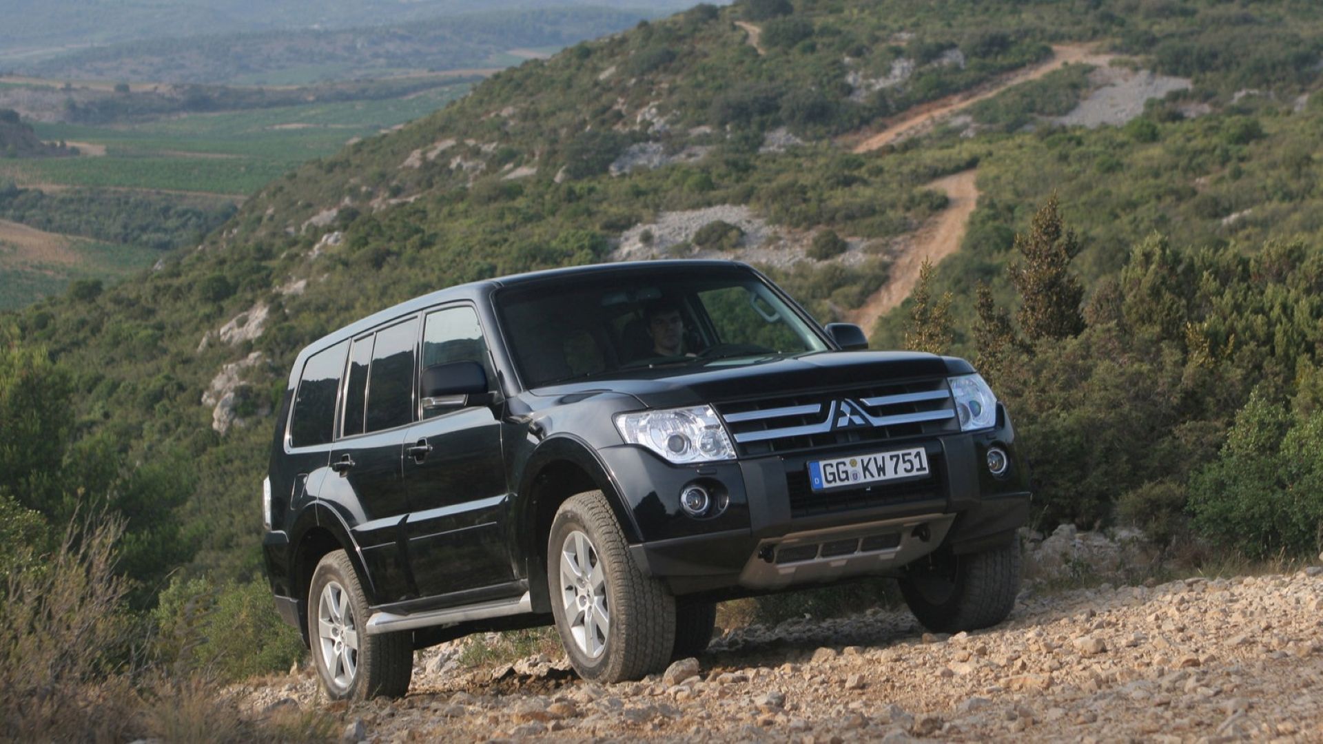 2 Mitsubishi-Pajero_
