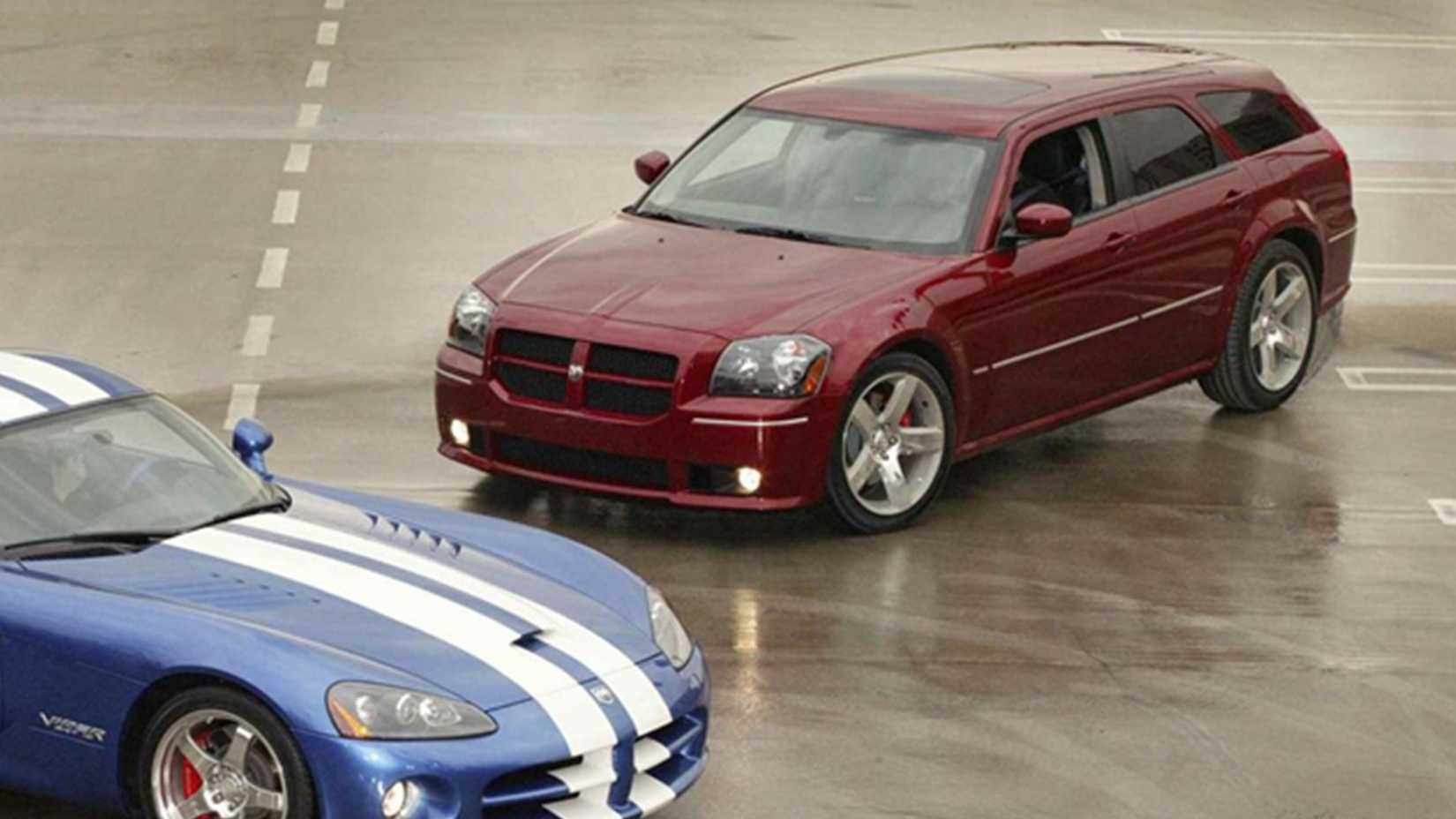 2006 Dodge Magnum SRT8 alongside Viper from front