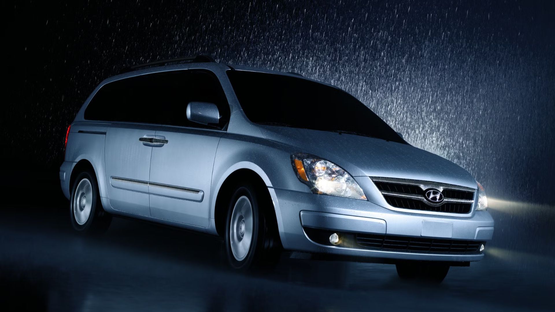2008 Hyundai Entourage Exterior Photos