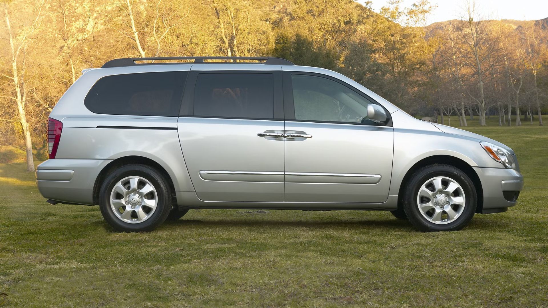 2008 Hyundai Entourage Exterior Photos