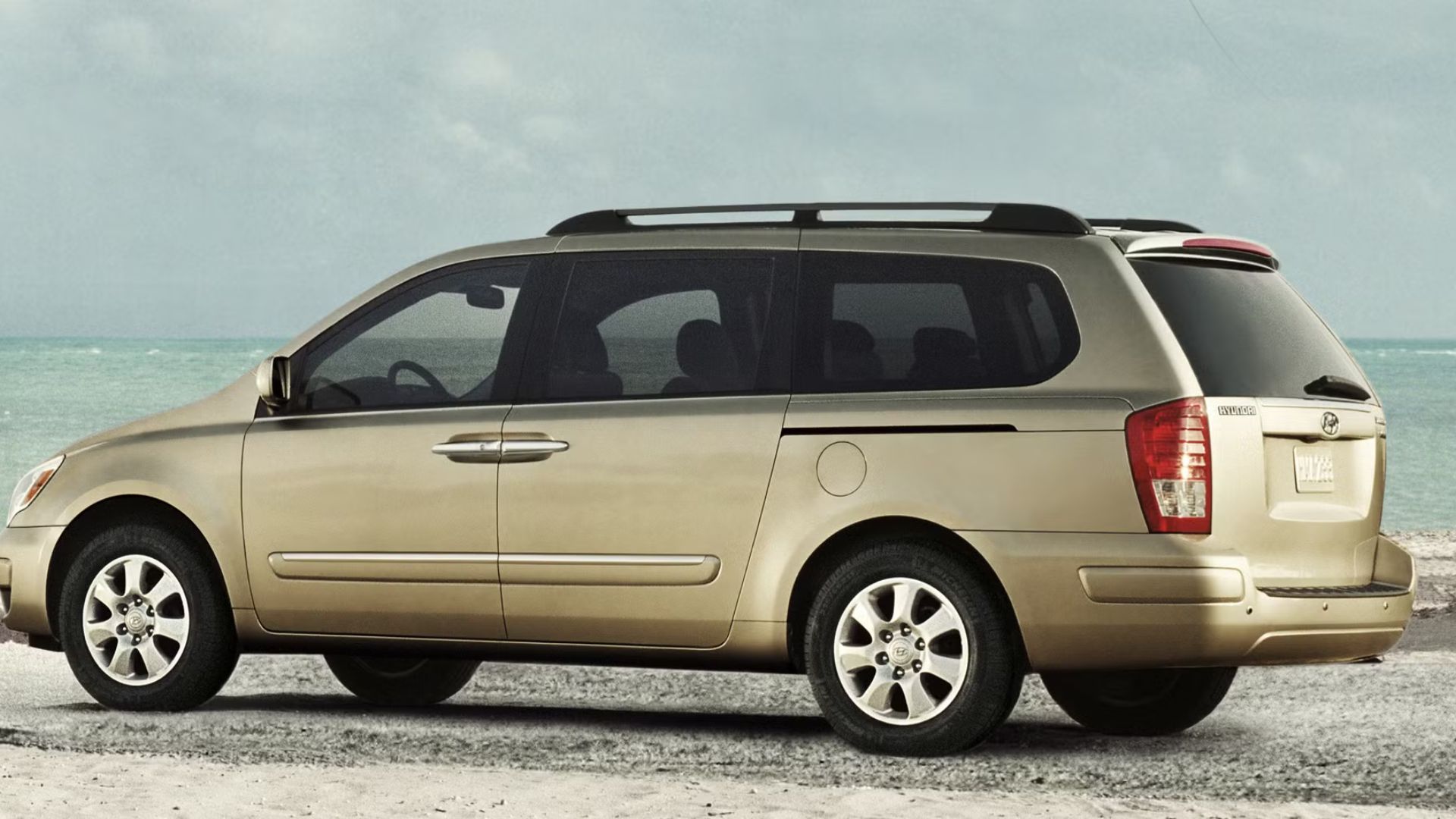 2008 Hyundai Entourage Pricing, Photos & Specs