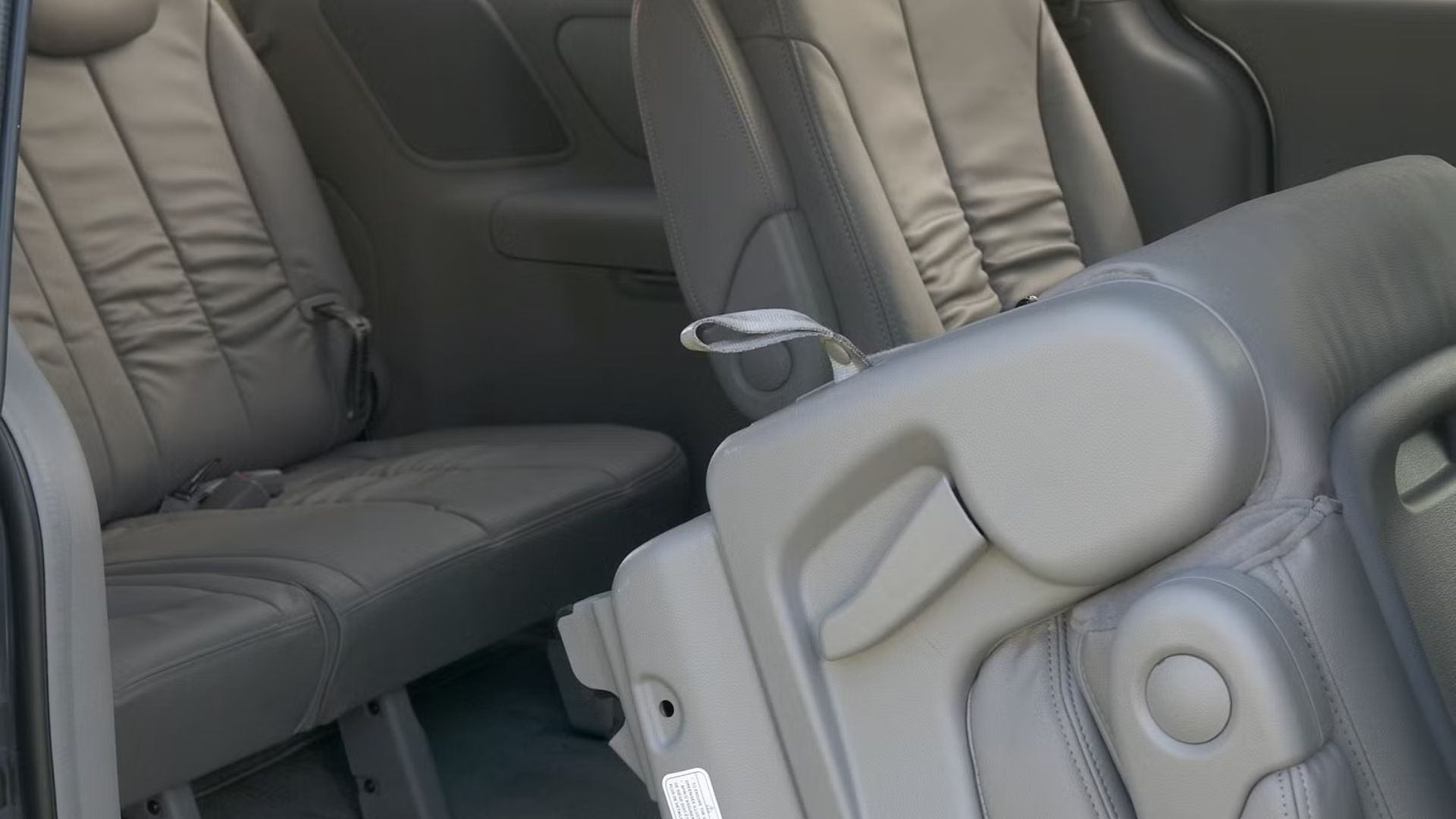 2008 Hyundai Entourage Pricing, Photos & Specs
