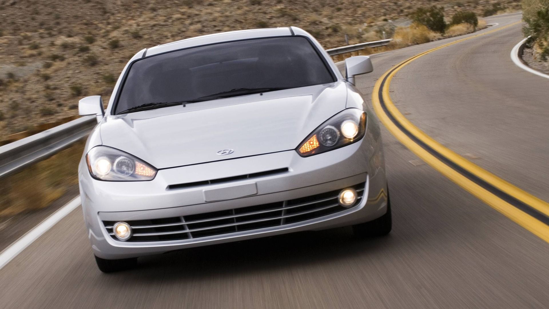 2007 - 2008 Hyundai Tiburon highway action 