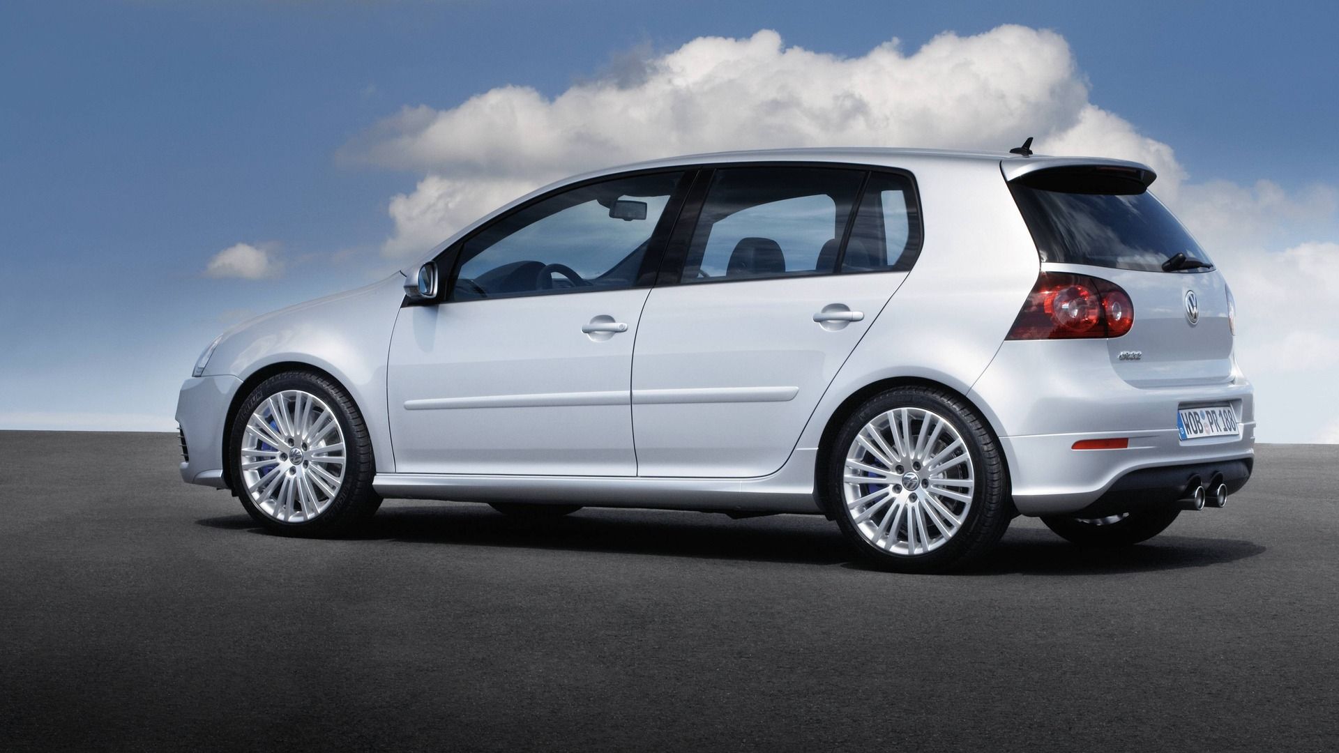 2008 Volkswagen R32 Pricing, Photos & Specs