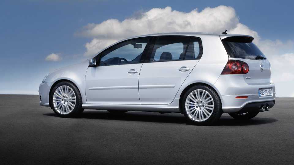 2008 Volkswagen R32 Pricing, Photos & Specs