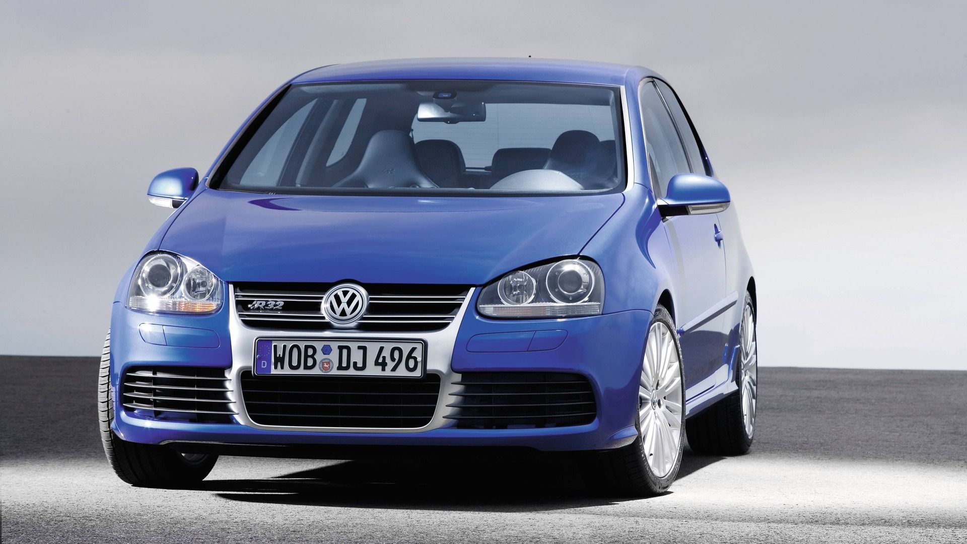 2008 Volkswagen R32 Pricing, Photos & Specs