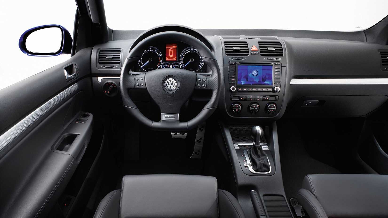 2008 Volkswagen R32 Pricing, Photos & Specs
