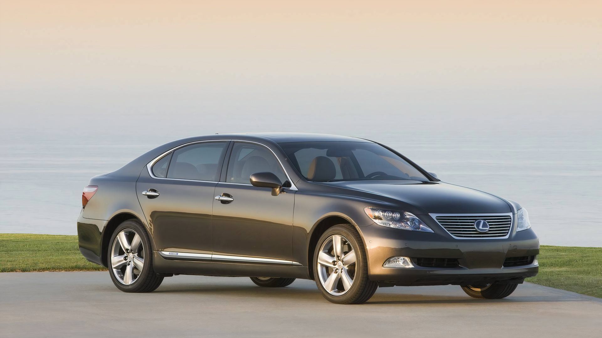 The World’s First Hybrid V8 Production Car