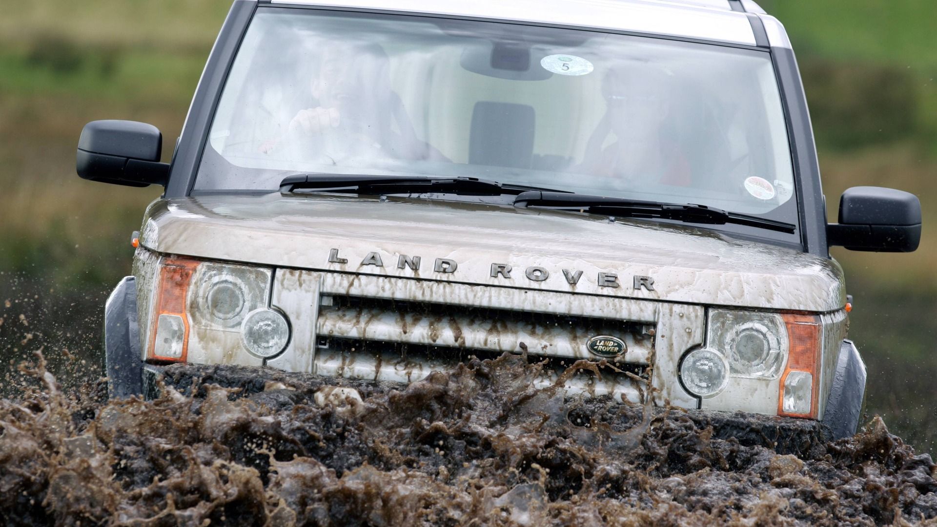 The Pros and Cons of Buying a Car Through an Auction House