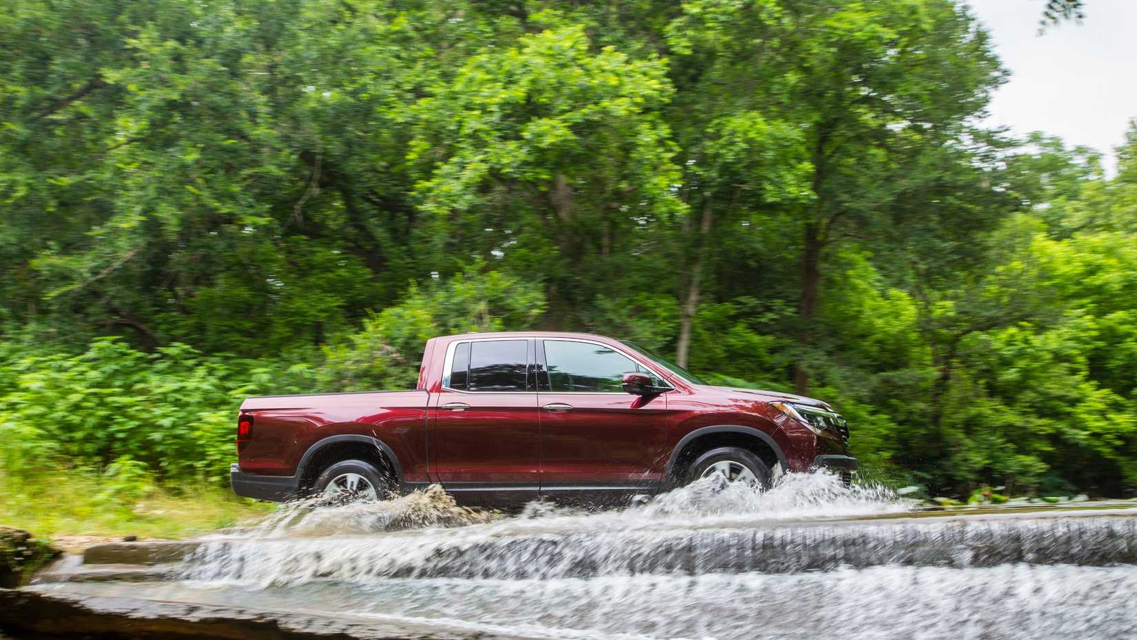 Here's How The FWD Honda Ridgeline Compares To The RWD Tacoma