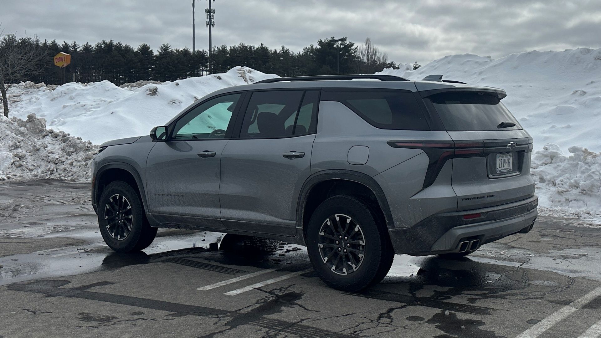 Back-to-Back Drive Comparison: 2025 Chevrolet Traverse vs. GMC Acadia