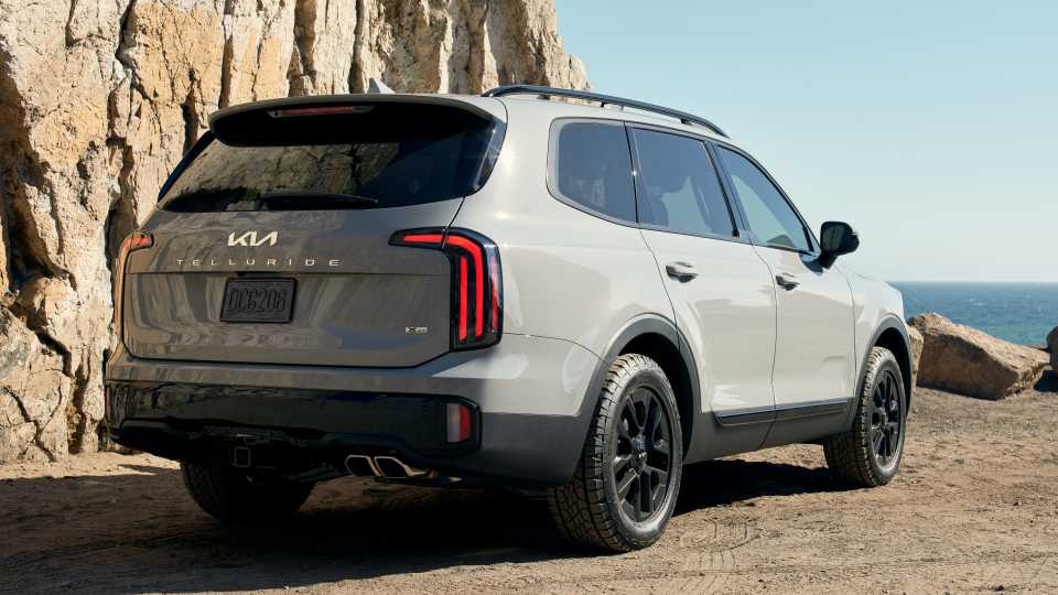 Close view of the 2025 Kia Telluride front styling for family road trips