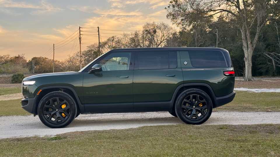 2025 Rivian R1S SUV Pricing, Photos & Specs