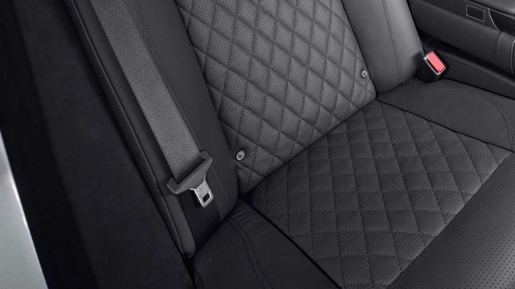 ​​​​​​​2009 Mercedes-AMG S63 - Back seat, seat belt and clip