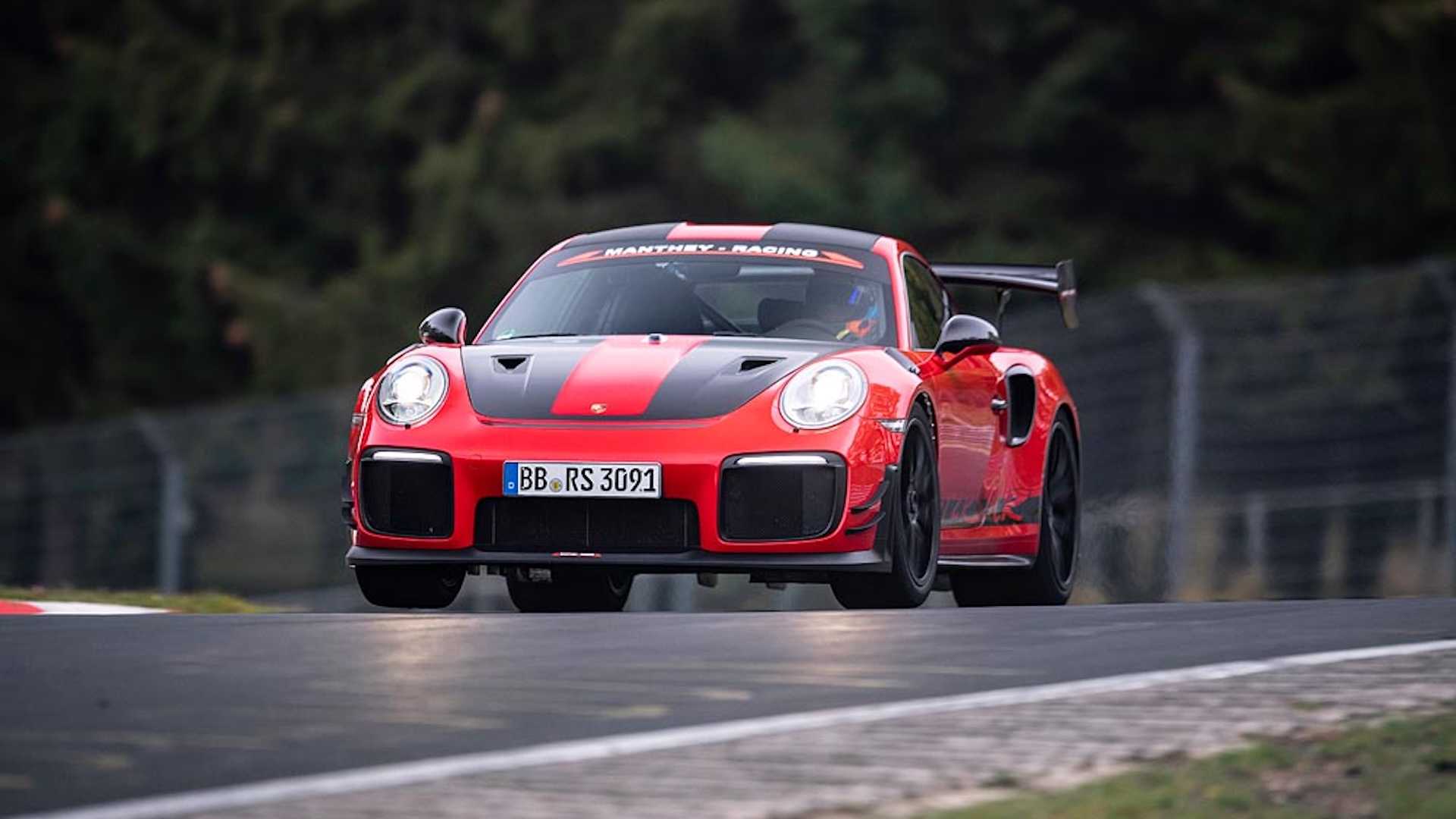 Manthey Manthey Racing's Porsche 911 GT2 RS Slaps The Senna Around Interlagos
