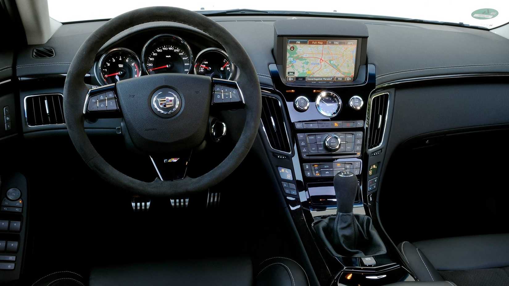 Painel interno do Cadillac CTS-V Wagon 2014