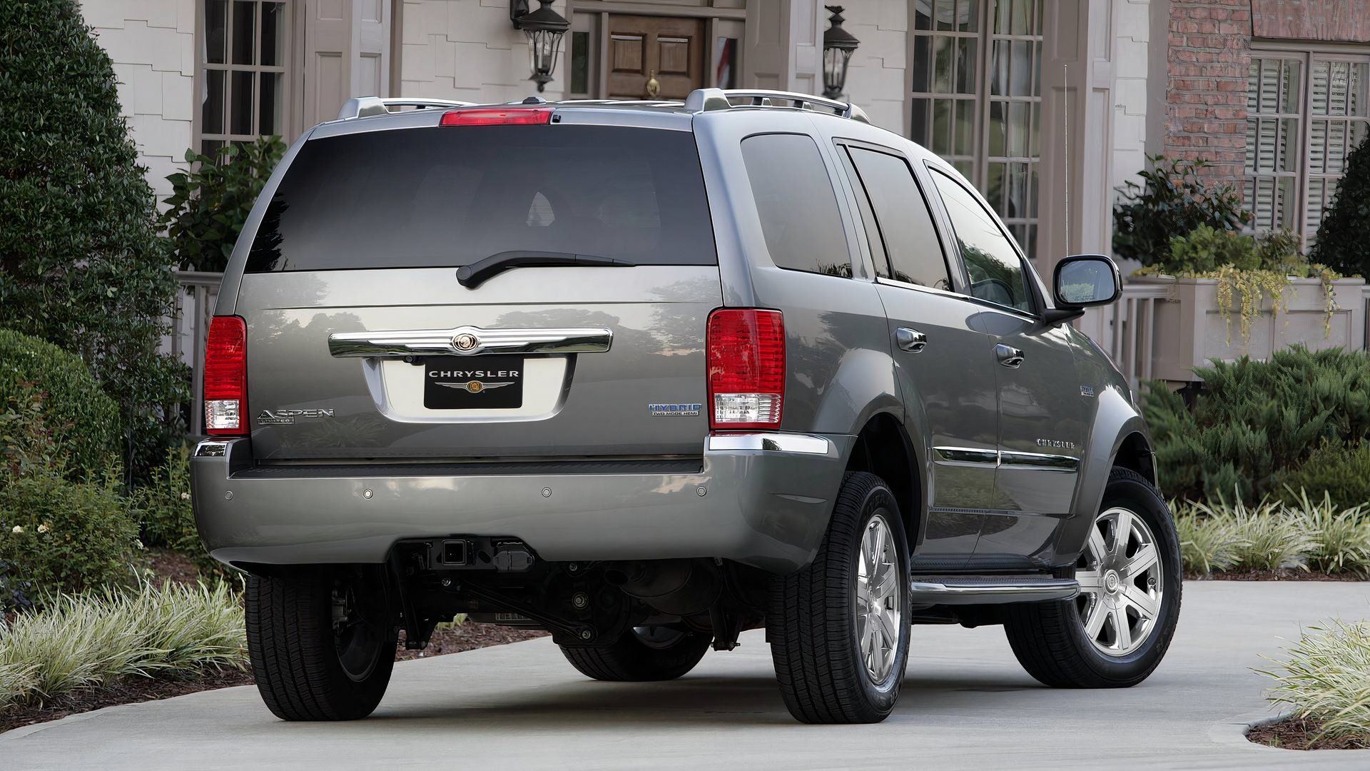Chrysler Killed The Aspen SUV After Just Two Model Years