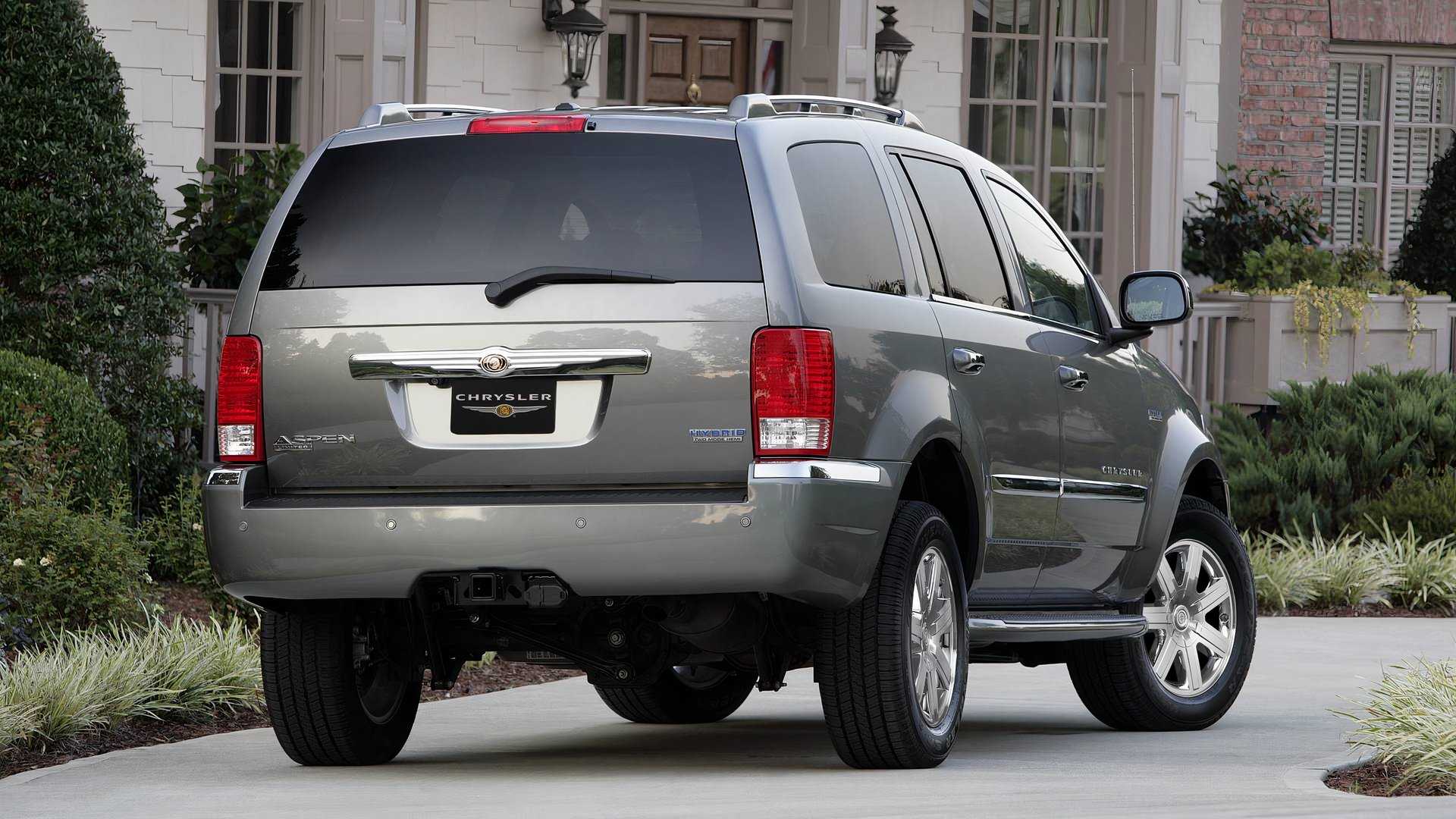 Chrysler Killed The Aspen SUV After Just Two Model Years